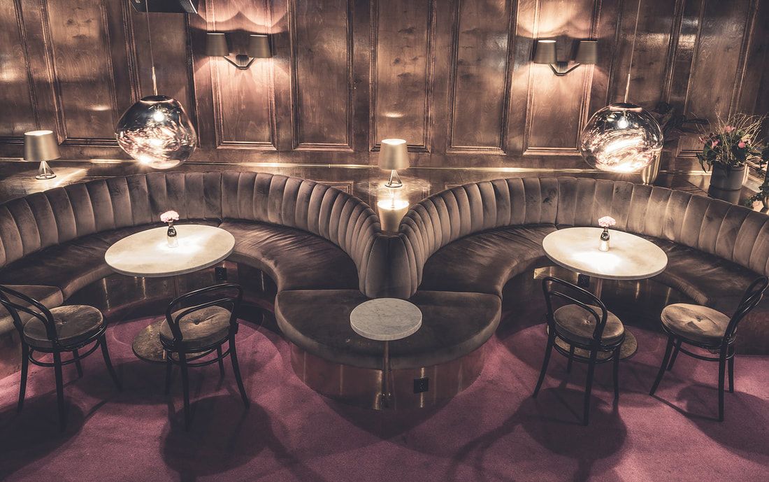 Sömnad av specialbeställda soffor och stolar till restaurang