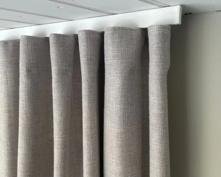Wave gardin som ger ett stiligt och elegant intryck
