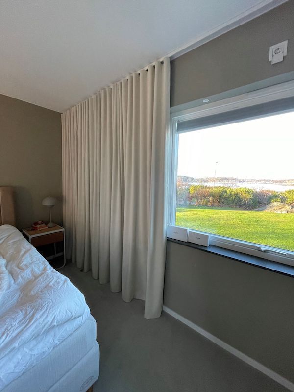Hotell i Göteborg som installerat sammetsgardiner