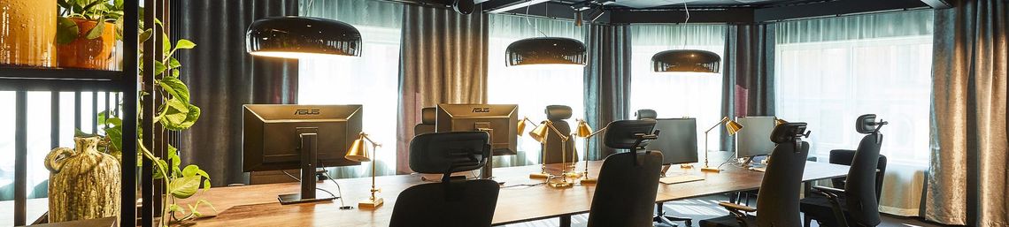 Sömnad av specialbeställda gardiner till kontor