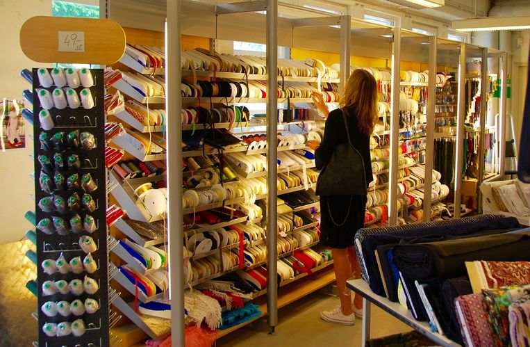 Stort utbud av sytillbehör hos tygaffären Myrins i Göteborg