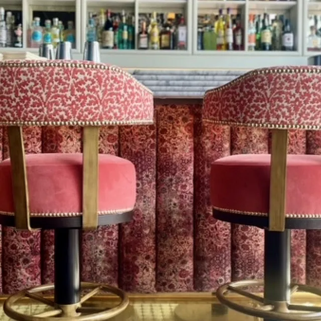 Sömnad av specialbeställda stolar till hotell
