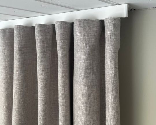 Wave gardin som ger ett stiligt och elegant intryck