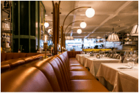 Sömnad av platsbyggda möbler för restauranger