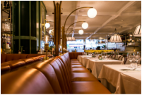 Sömnad av platsbyggda möbler för restauranger