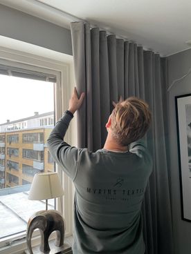 Montering av gardiner på kontor i Göteborg